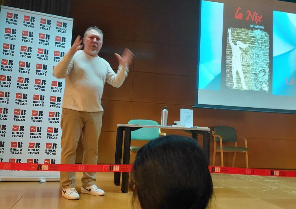 La Asociación de Escritores del Distrito Fuencarral-El Pardo celebró la presentación de Mis líneas a ti, la primera obra publicada de José Luis Cisneros&nbsp;Enebral.